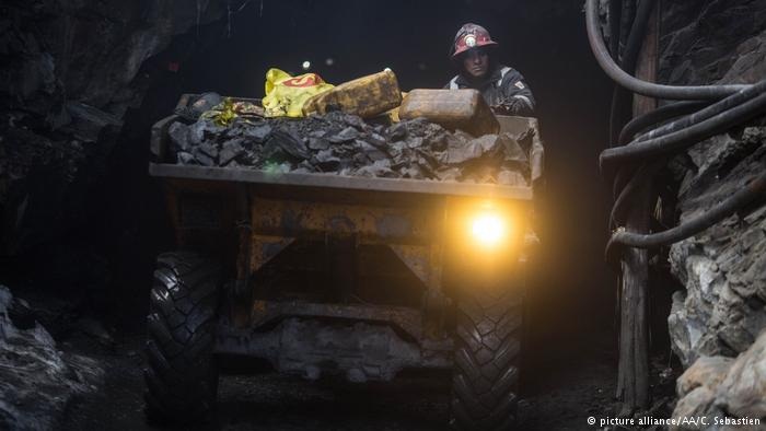 Dead miner pulled from under landslide in Peru, six others missing 